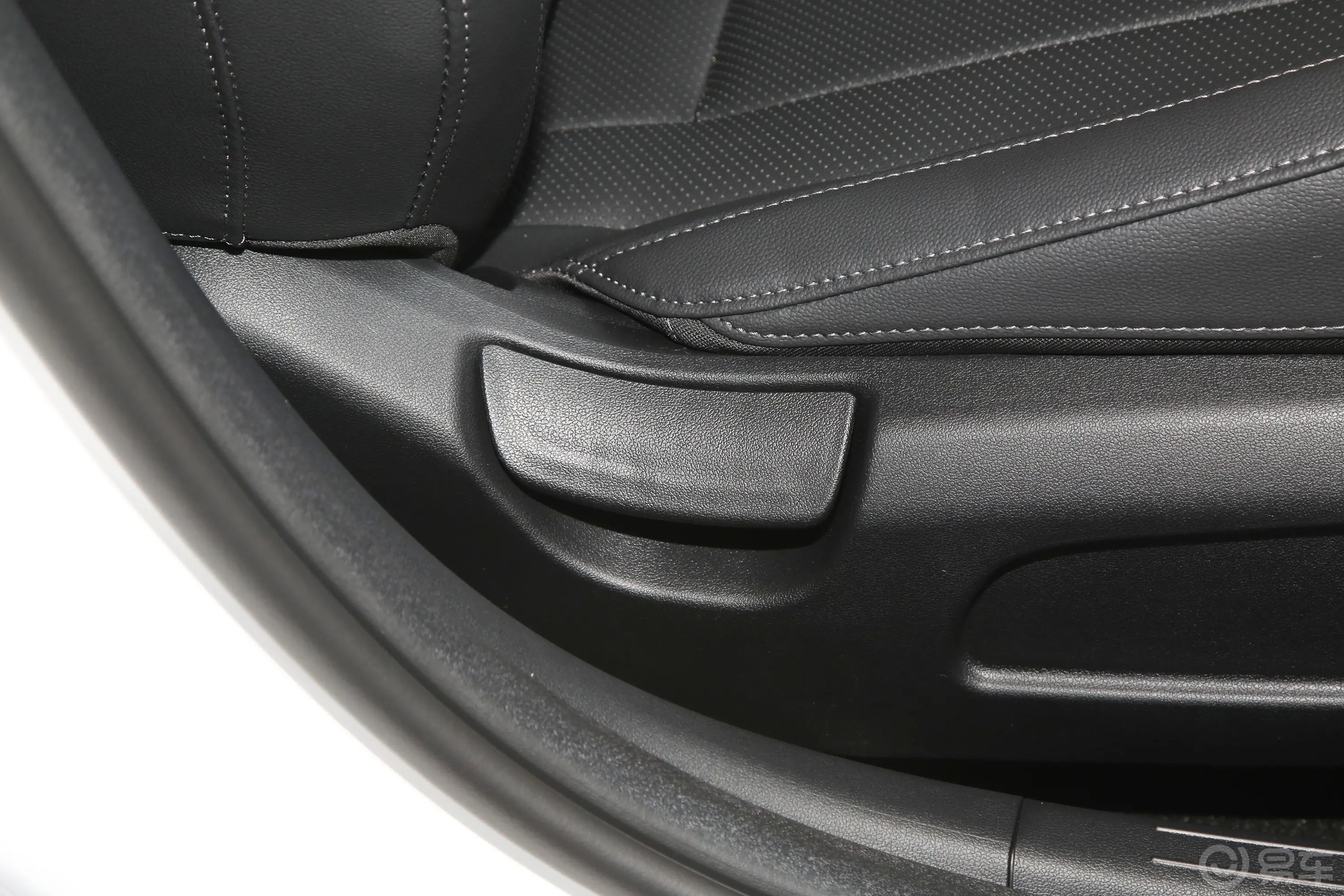 伊兰特1.5L CVT尊贵版副驾座椅调节