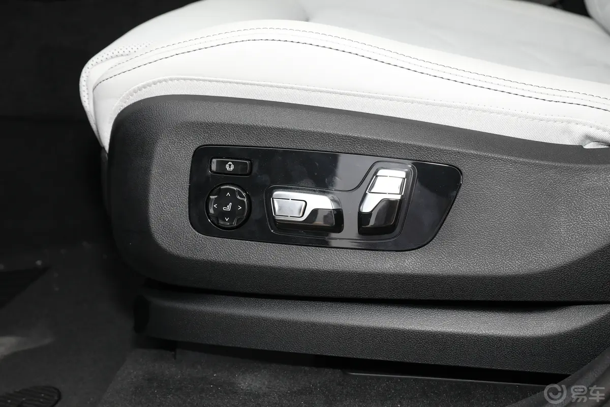 宝马X6改款 xDrive40i 尊享型 M运动套装主驾座椅调节