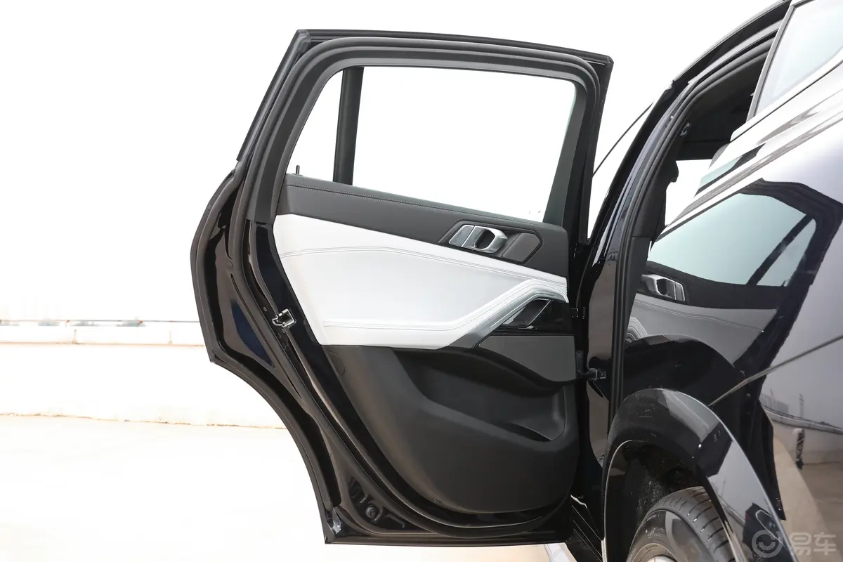 宝马X6改款 xDrive40i 尊享型 M运动套装驾驶员侧后车门