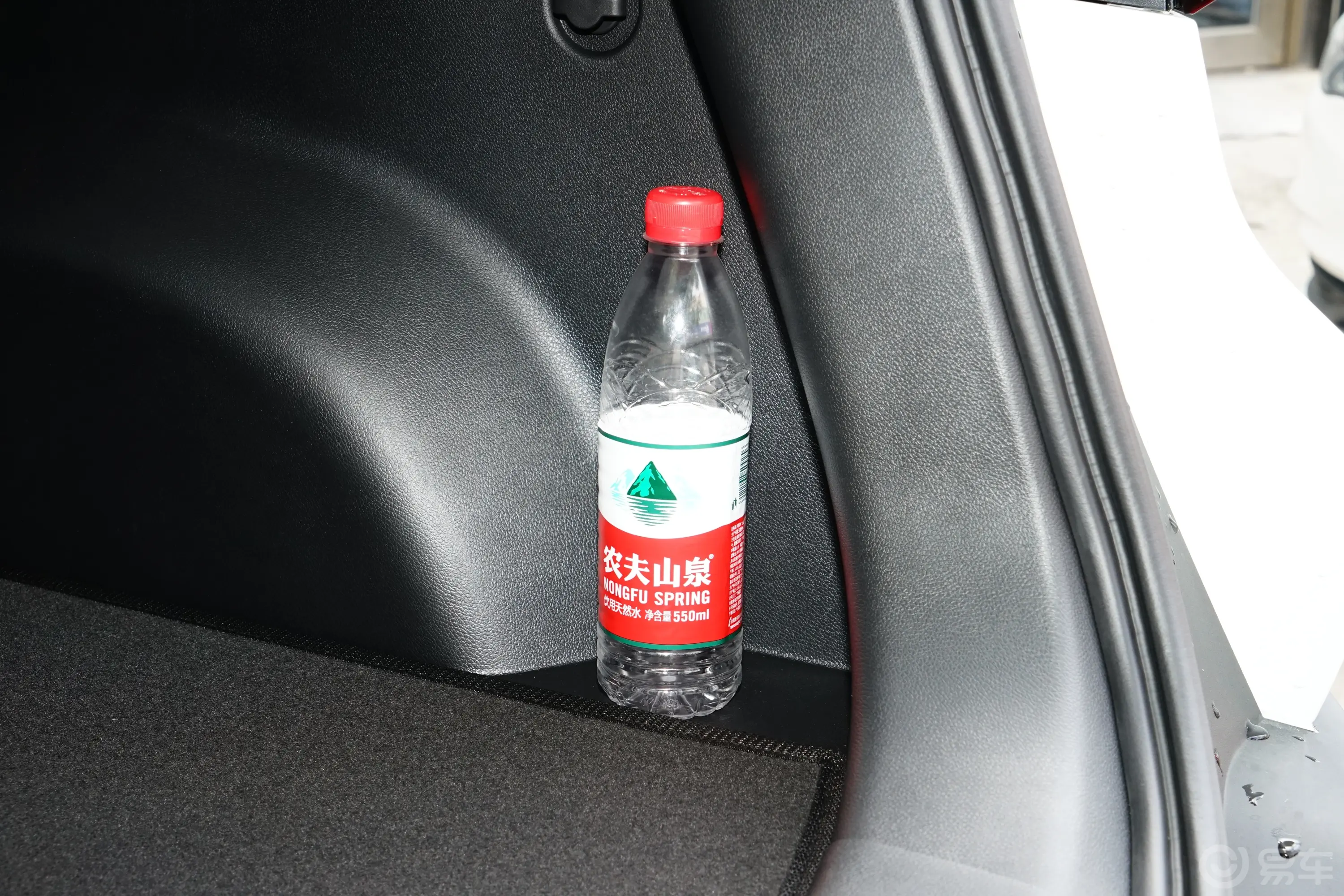 炫界1.5L CVT舒适版后备厢