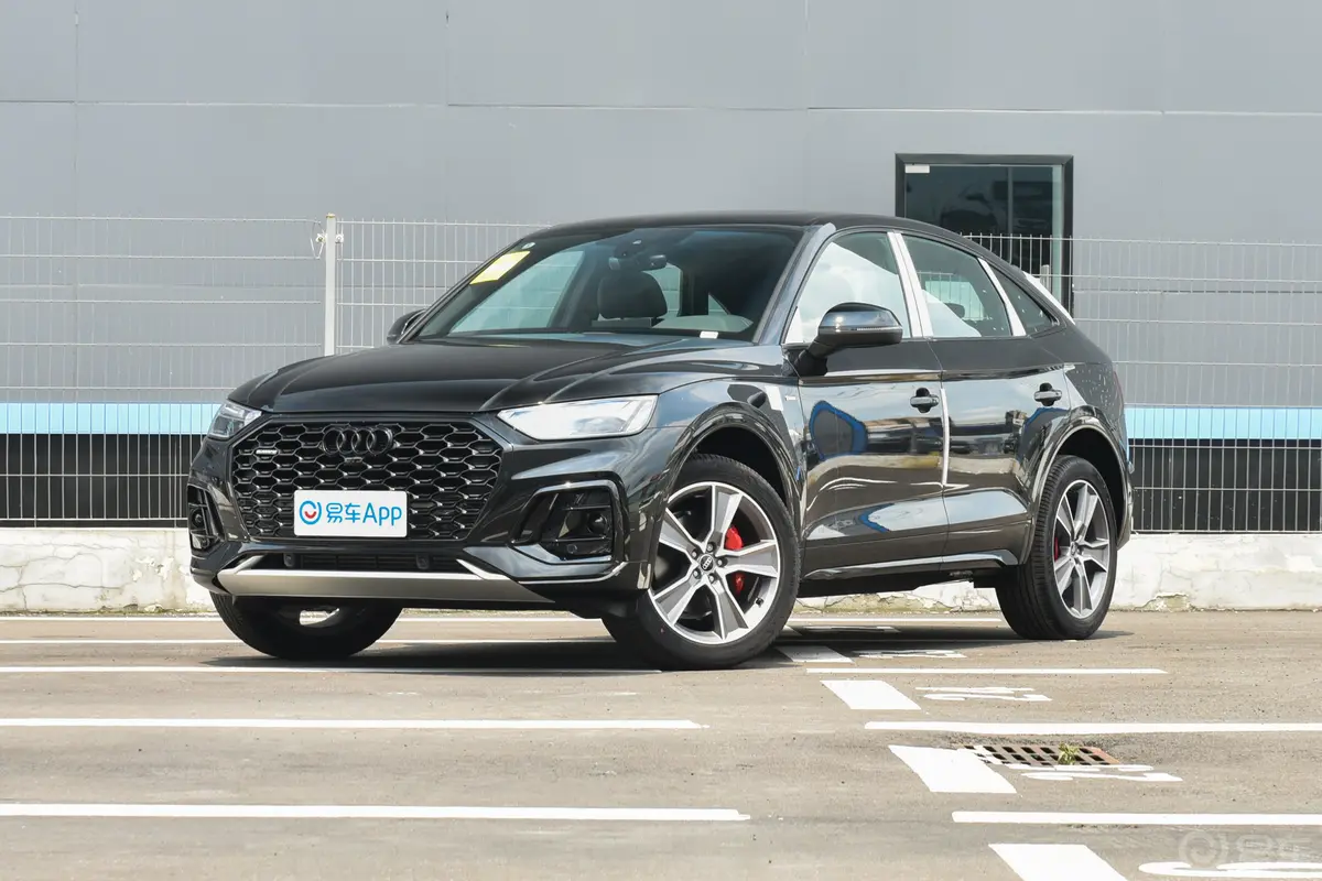 奥迪Q5L Sportback40 TFSI 豪华型侧前45度车头向左水平