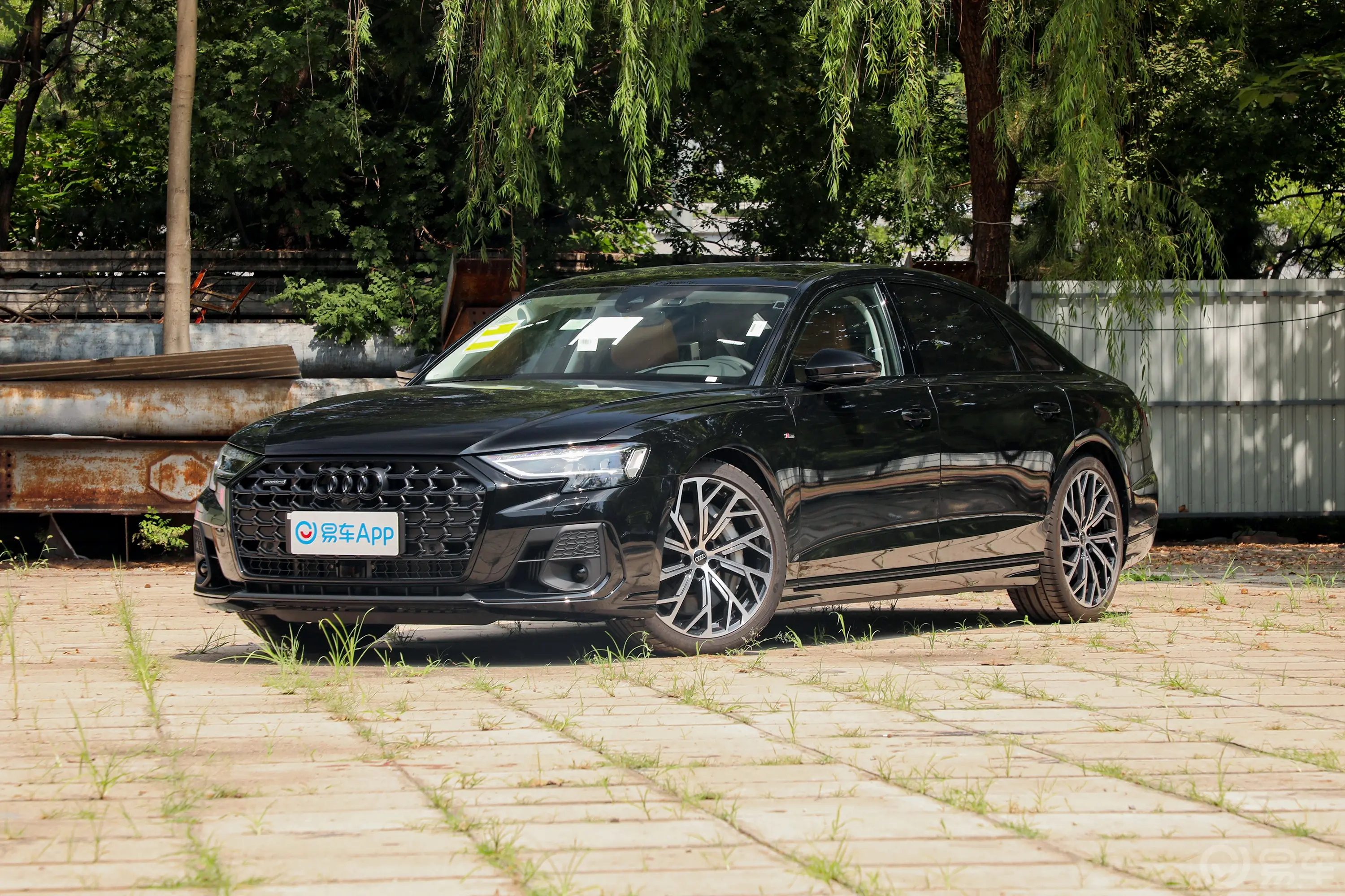 奥迪A8A8L 60 TFSI quattro侧前45度车头向左水平