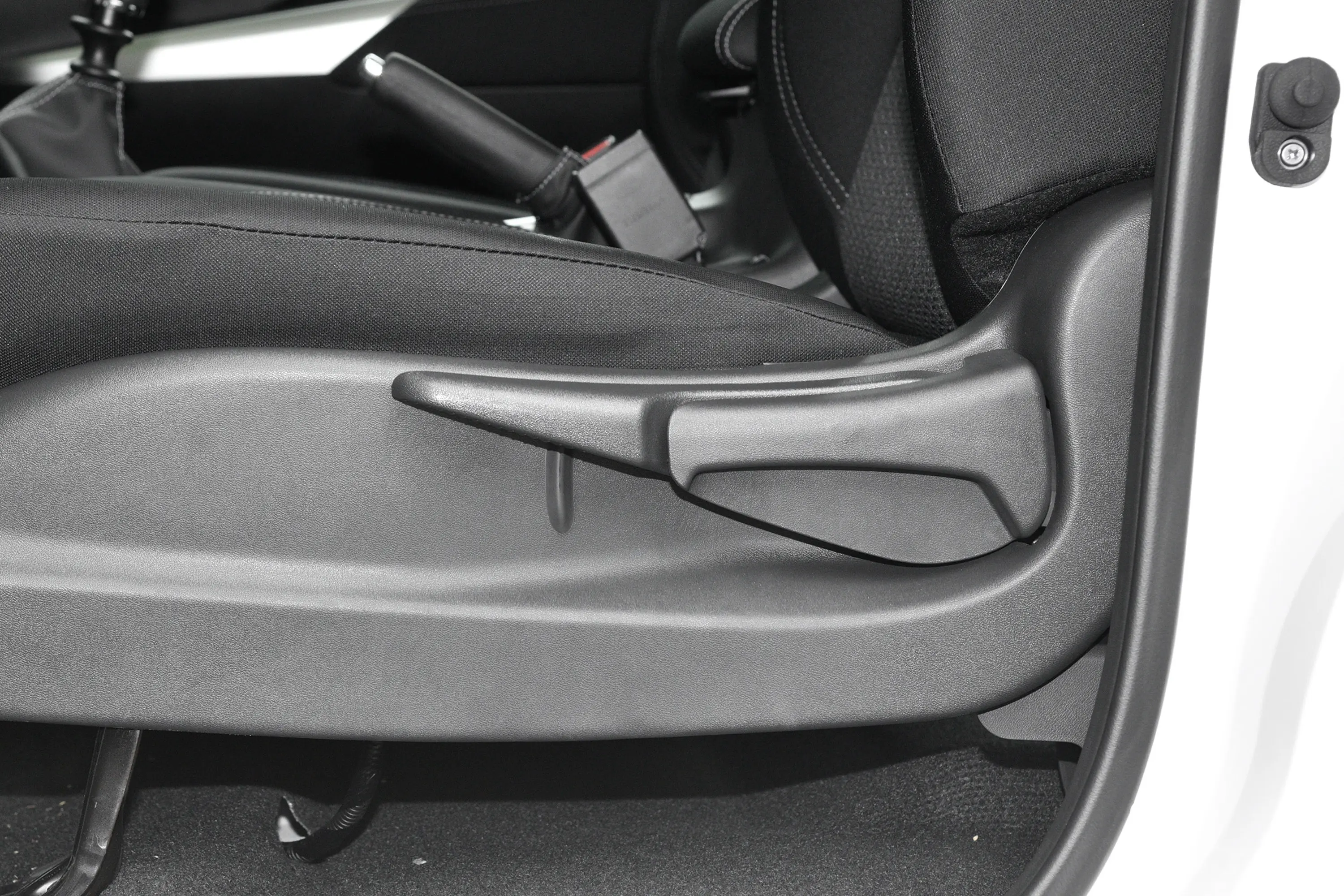 纳瓦拉2.5L 手动四驱舒适型主驾座椅调节
