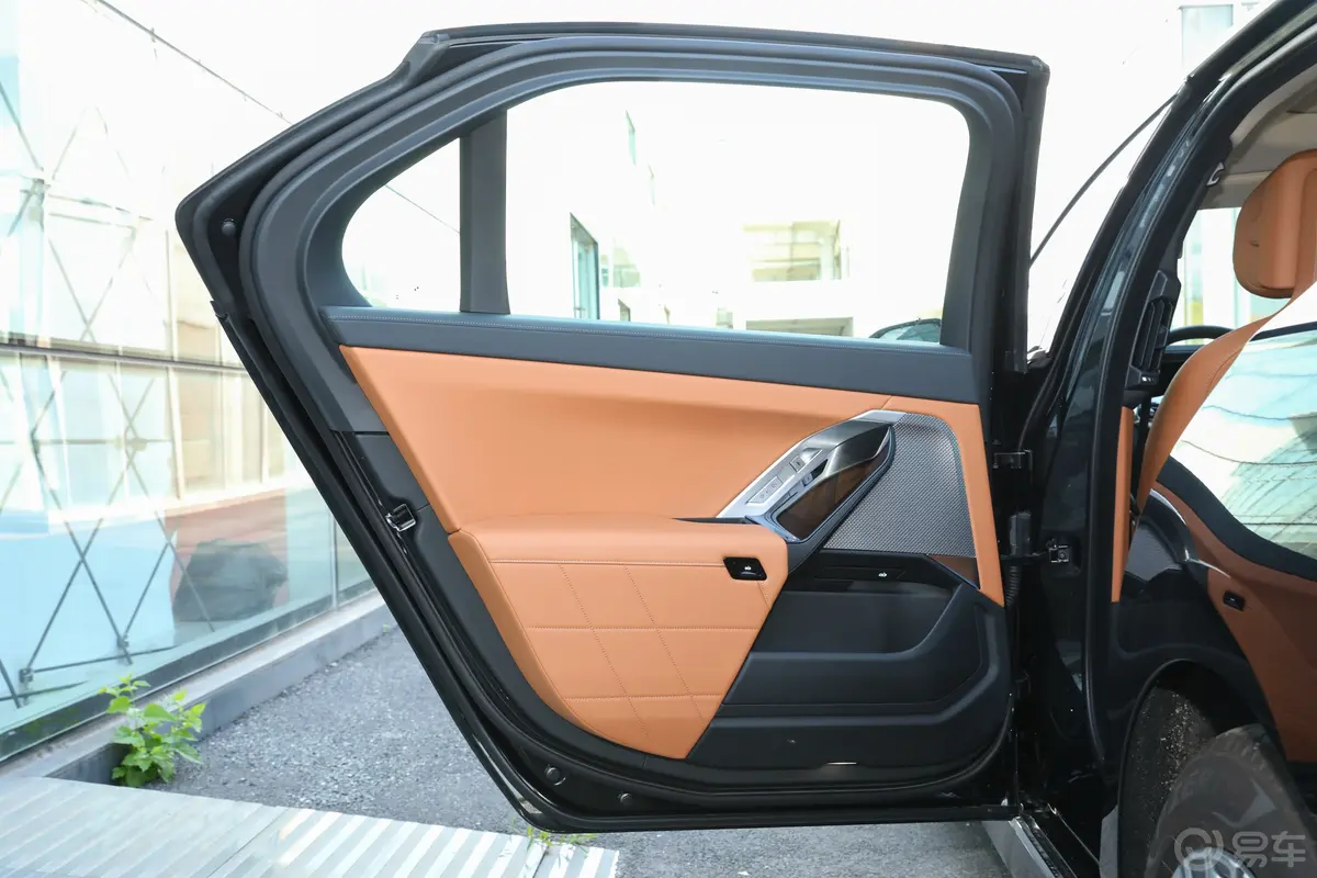 宝马i7eDrive50L 领先型 豪华套装驾驶员侧后车门
