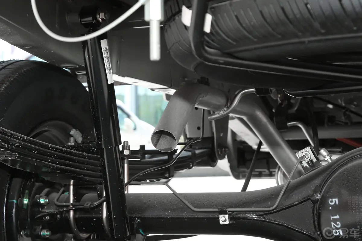 新豹T3东安1.6L 2.52米栏板双排单后轮舒适版动力底盘