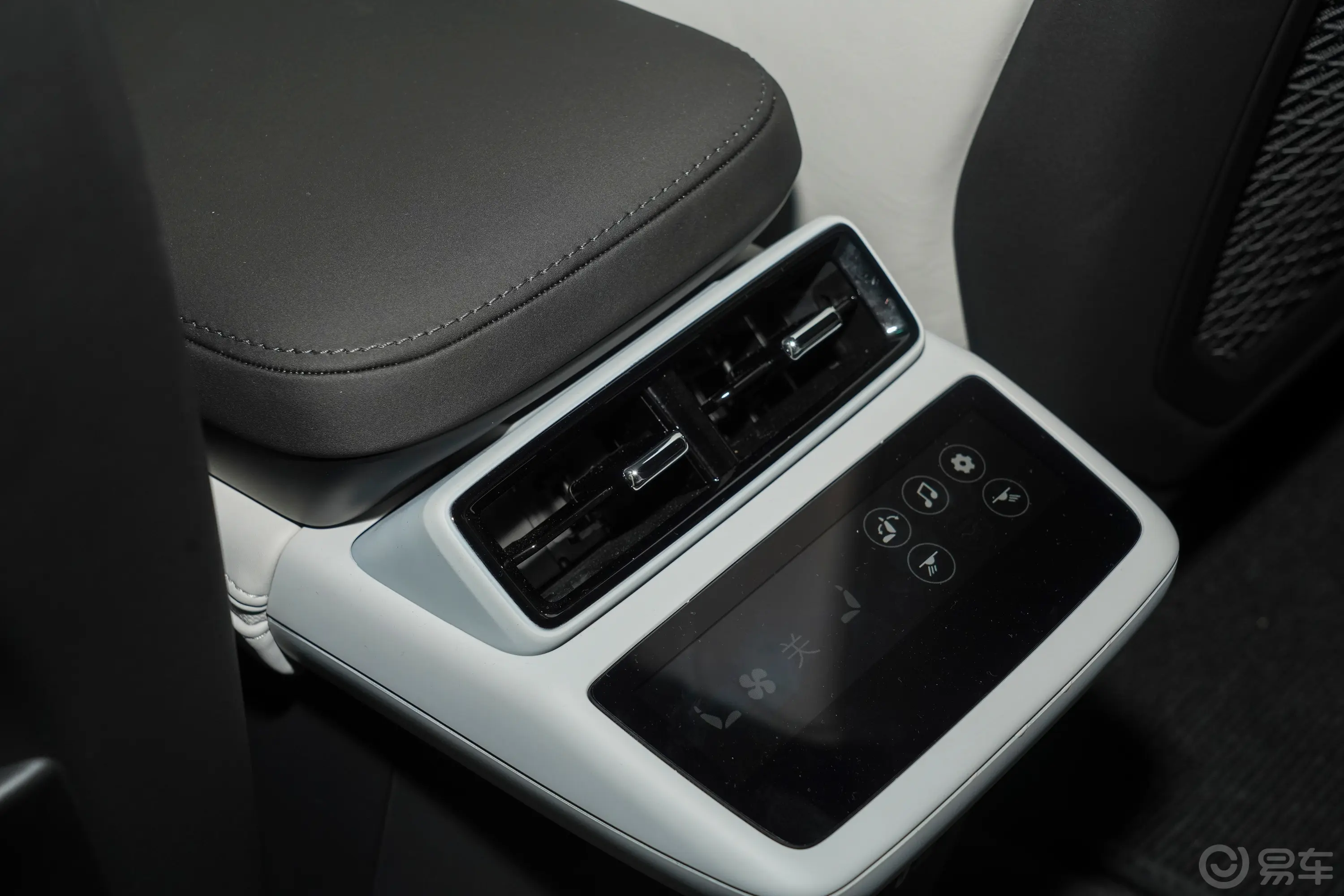 Polestar 4620km 四驱高性能PRO版后排功能