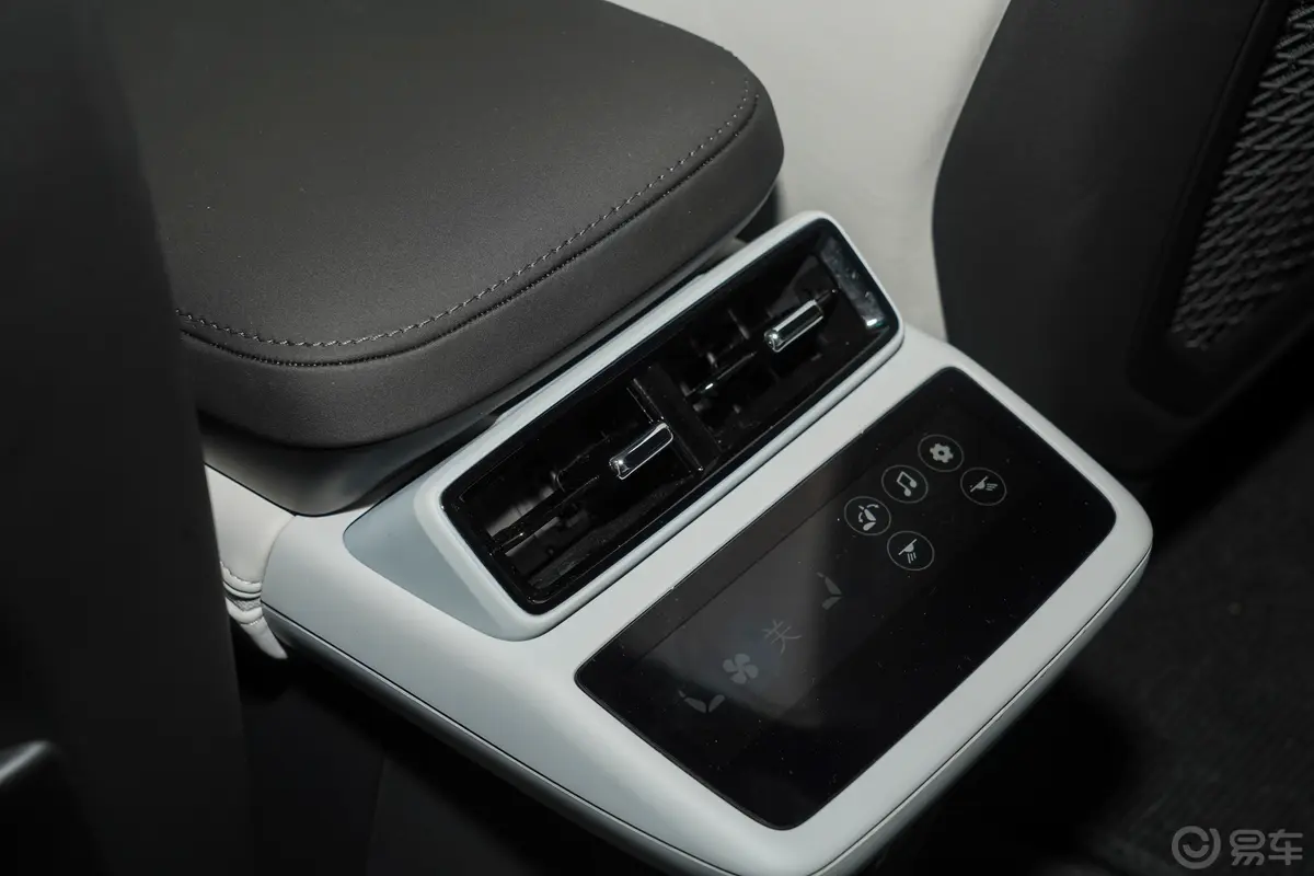 Polestar 4620km 四驱高性能PRO版后排功能