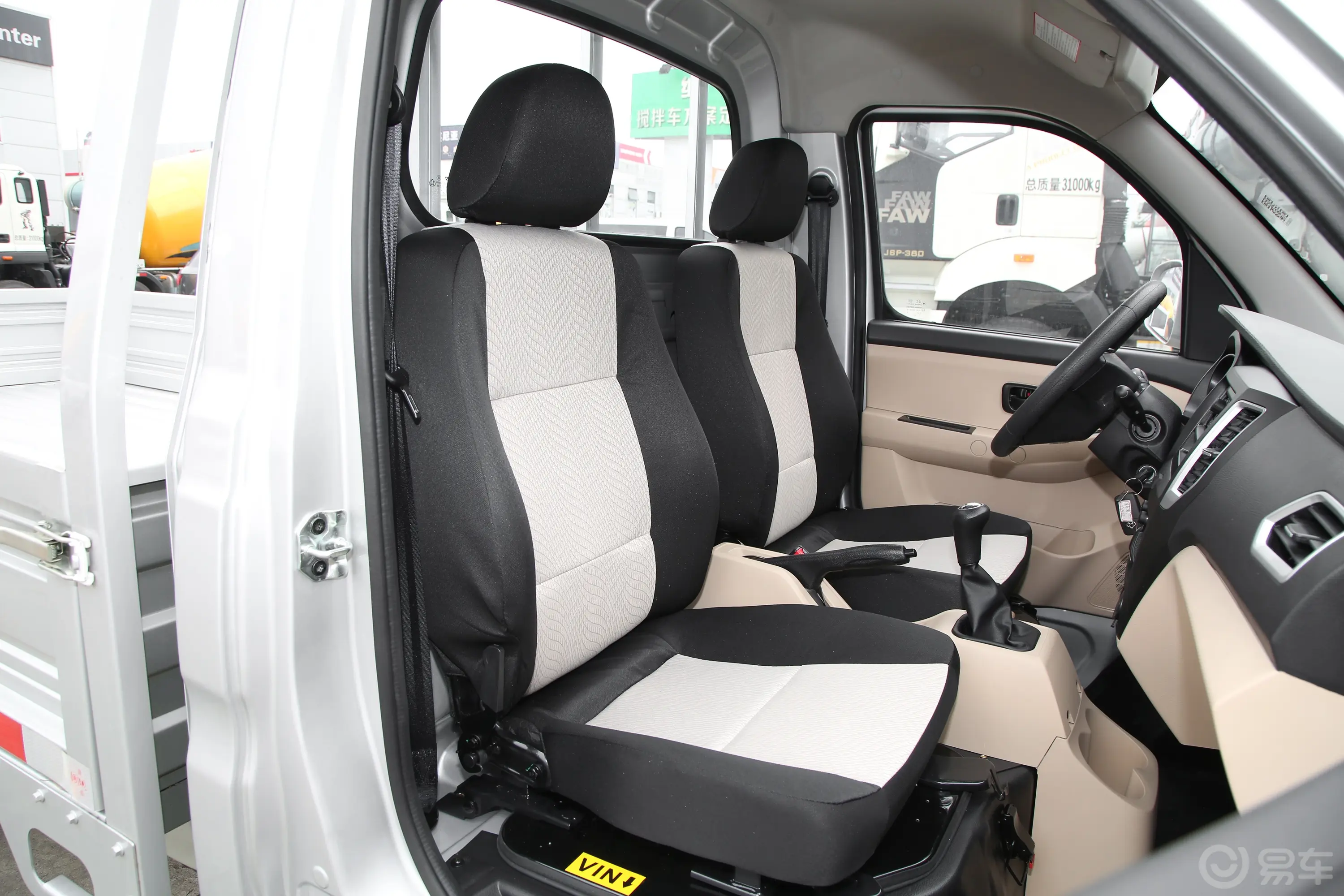 新豹T3渝安1.6L 3.05米栏板单排单后轮舒适型副驾驶座椅