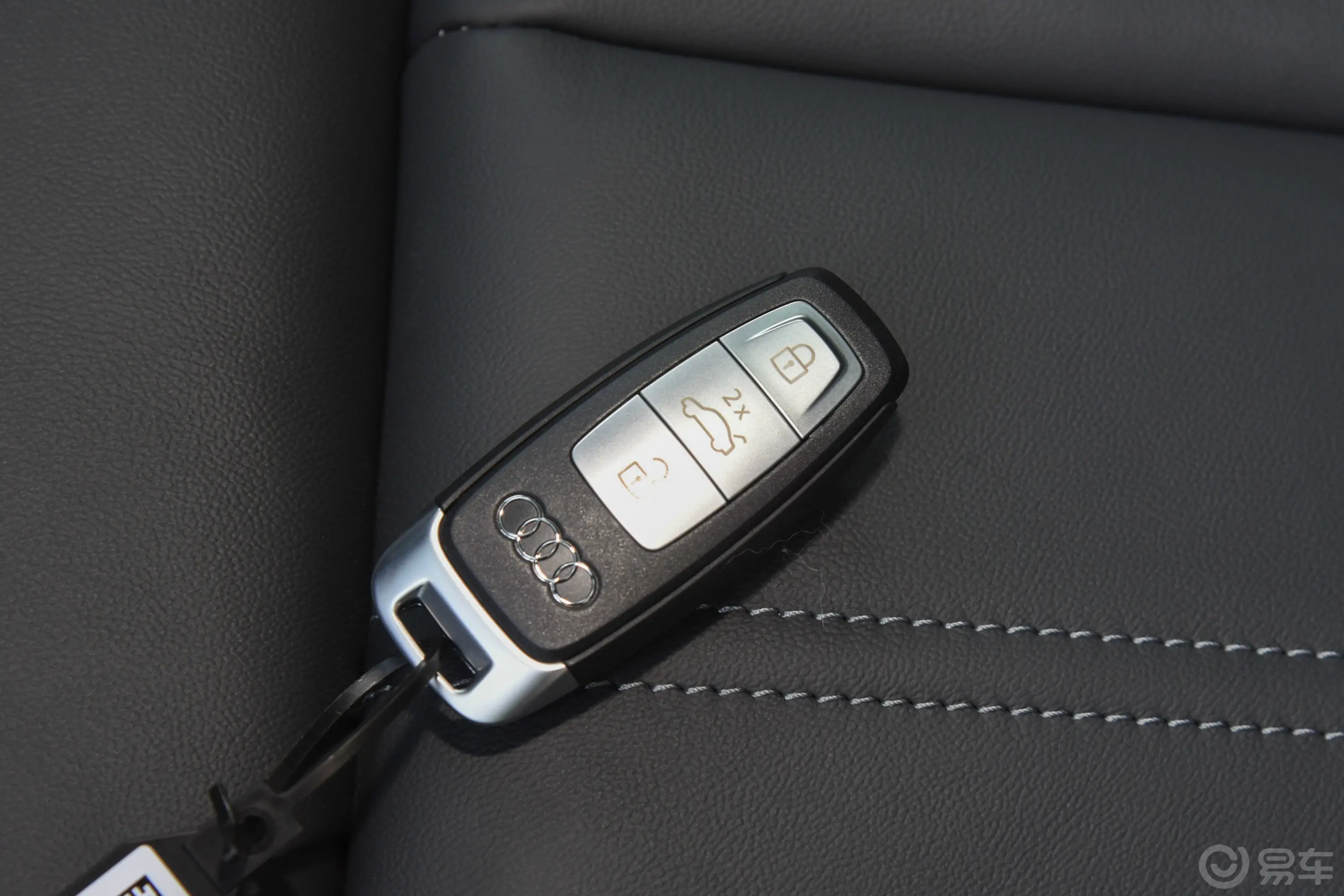 奥迪A3改款 A3L Limousine 35 TFSI 豪华致雅型钥匙正面