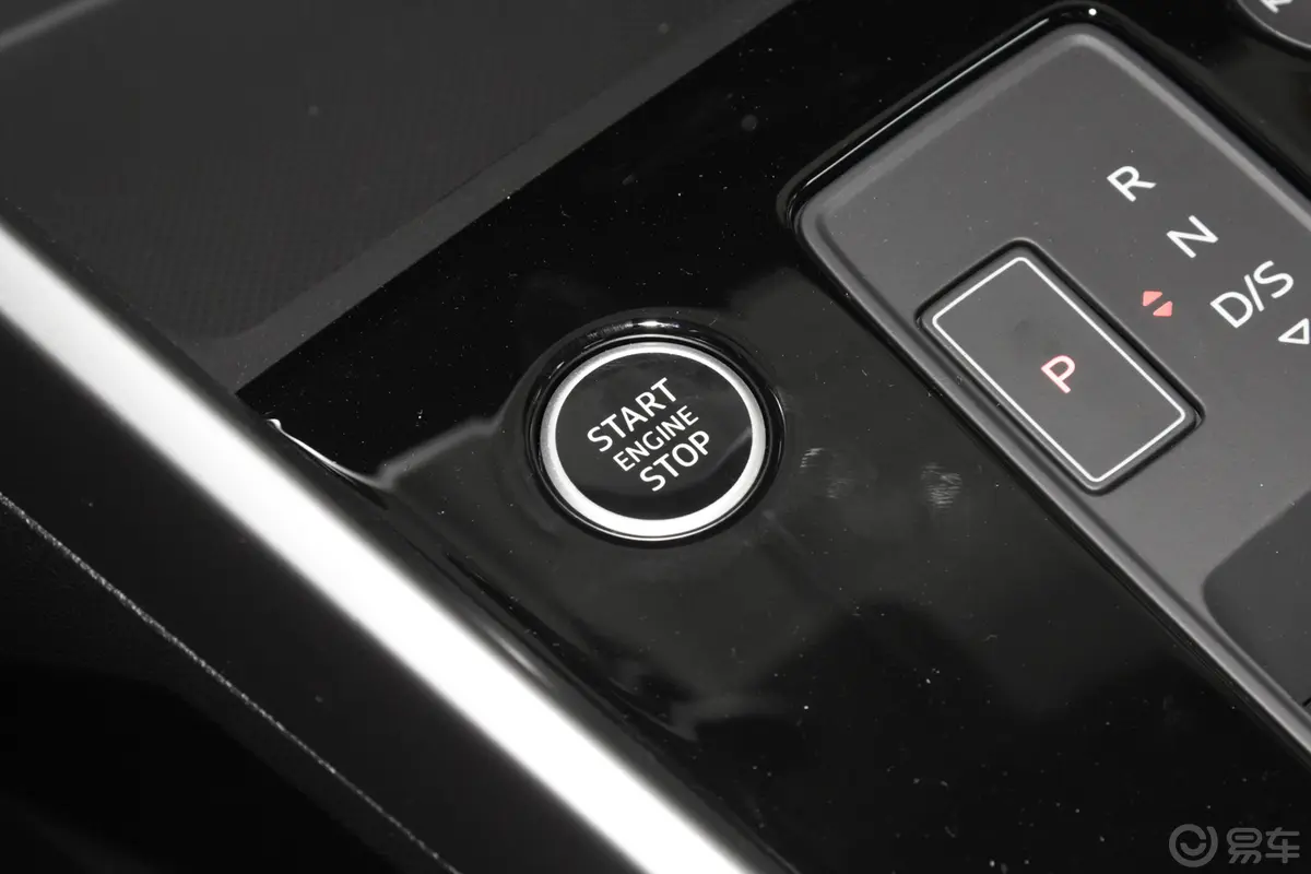 奥迪A3改款 A3L Limousine 35 TFSI 豪华致雅型钥匙孔或一键启动按键