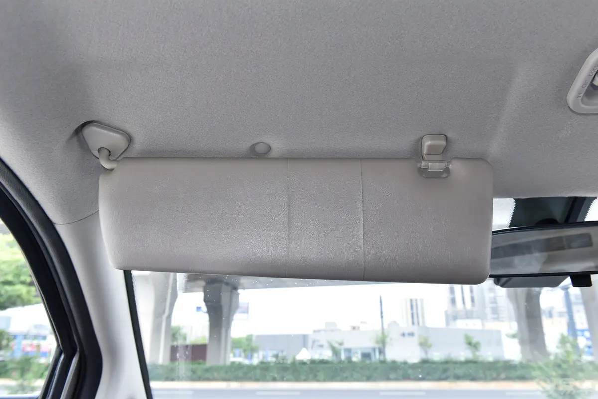 菱智M5 EV客运版 401km 标准型 9座驾驶位遮阳板