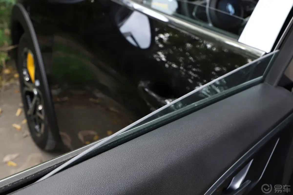 欧拉好猫GT木兰版 401km 尊荣型后排玻璃材质特写
