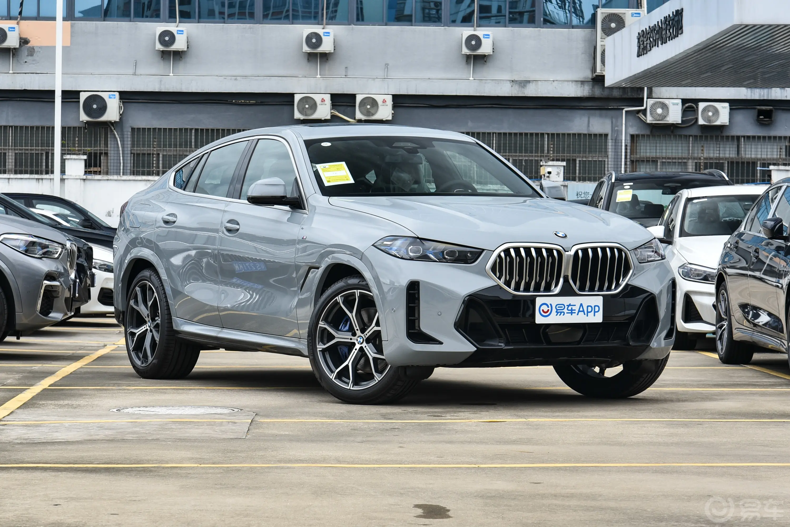 宝马X6改款 xDrive40i 尊享型 M运动套装侧前45度车头向右水平