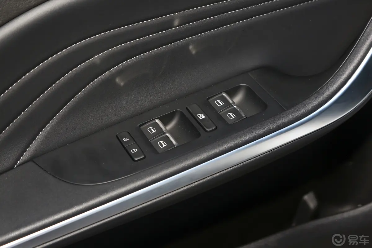 瑞虎3x改款 1.5L 手动电商版车窗调节整体