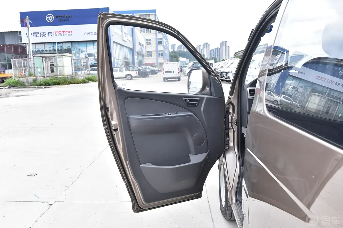 风景G5商运版 2.0L 手动明窗 5/6座 汽油驾驶员侧前车门