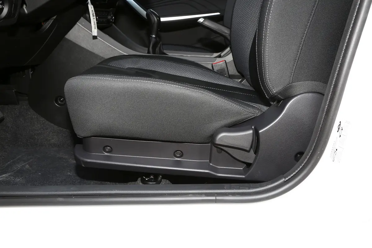 瑞虎3x改款 1.5L 手动电商版副驾座椅调节