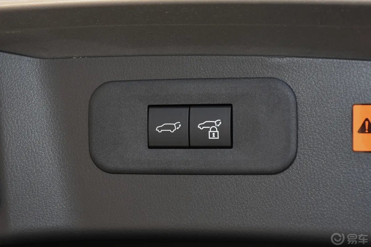 雷克萨斯NX350h 两驱创驰版电动尾门按键（手动扶手）