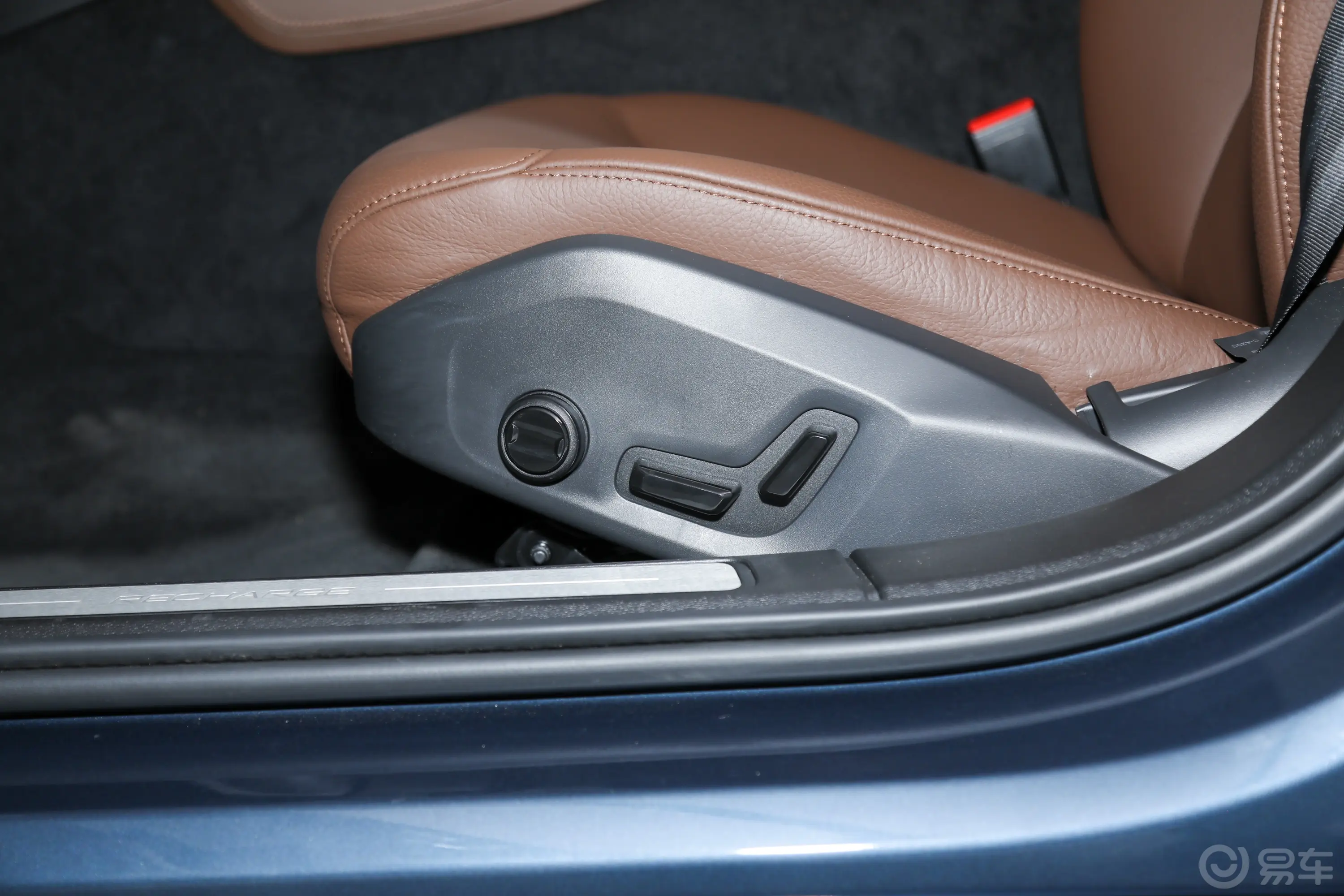沃尔沃S60新能源T8 四驱智逸豪华版主驾座椅调节