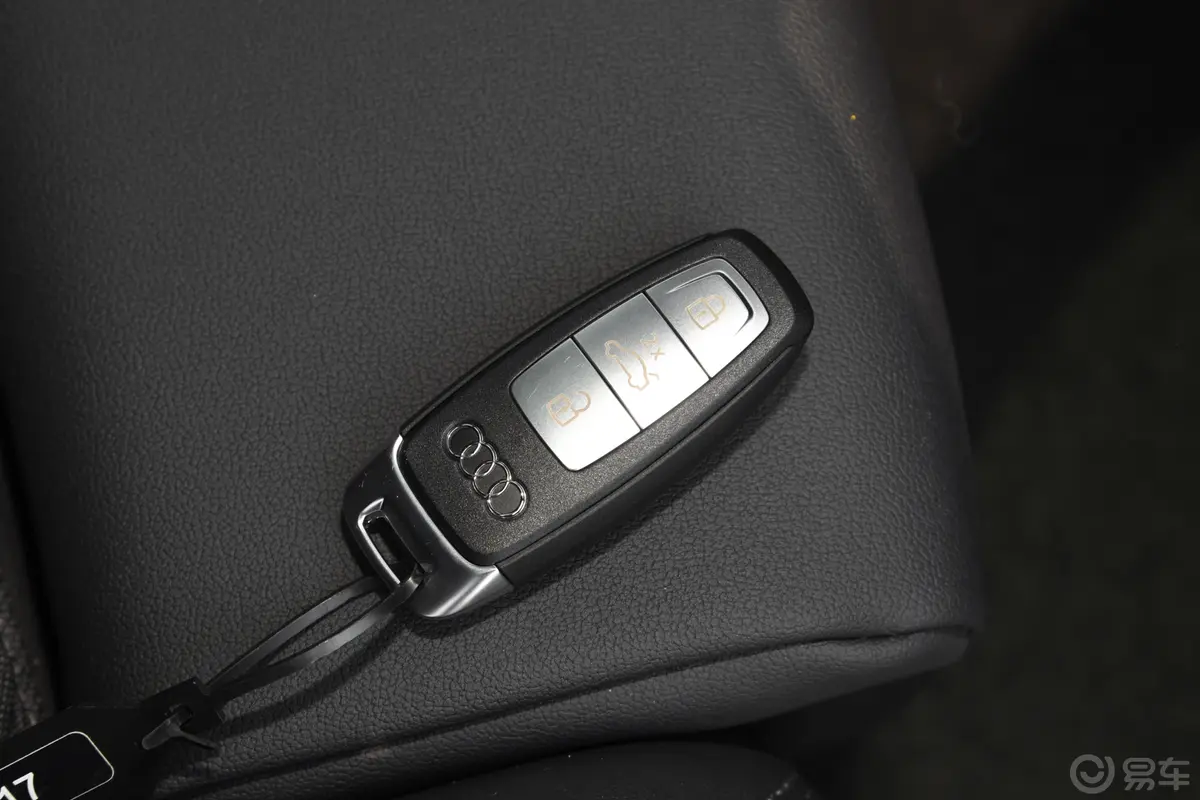 奥迪A3改款 A3L Limousine 35 TFSI 时尚致雅型钥匙正面