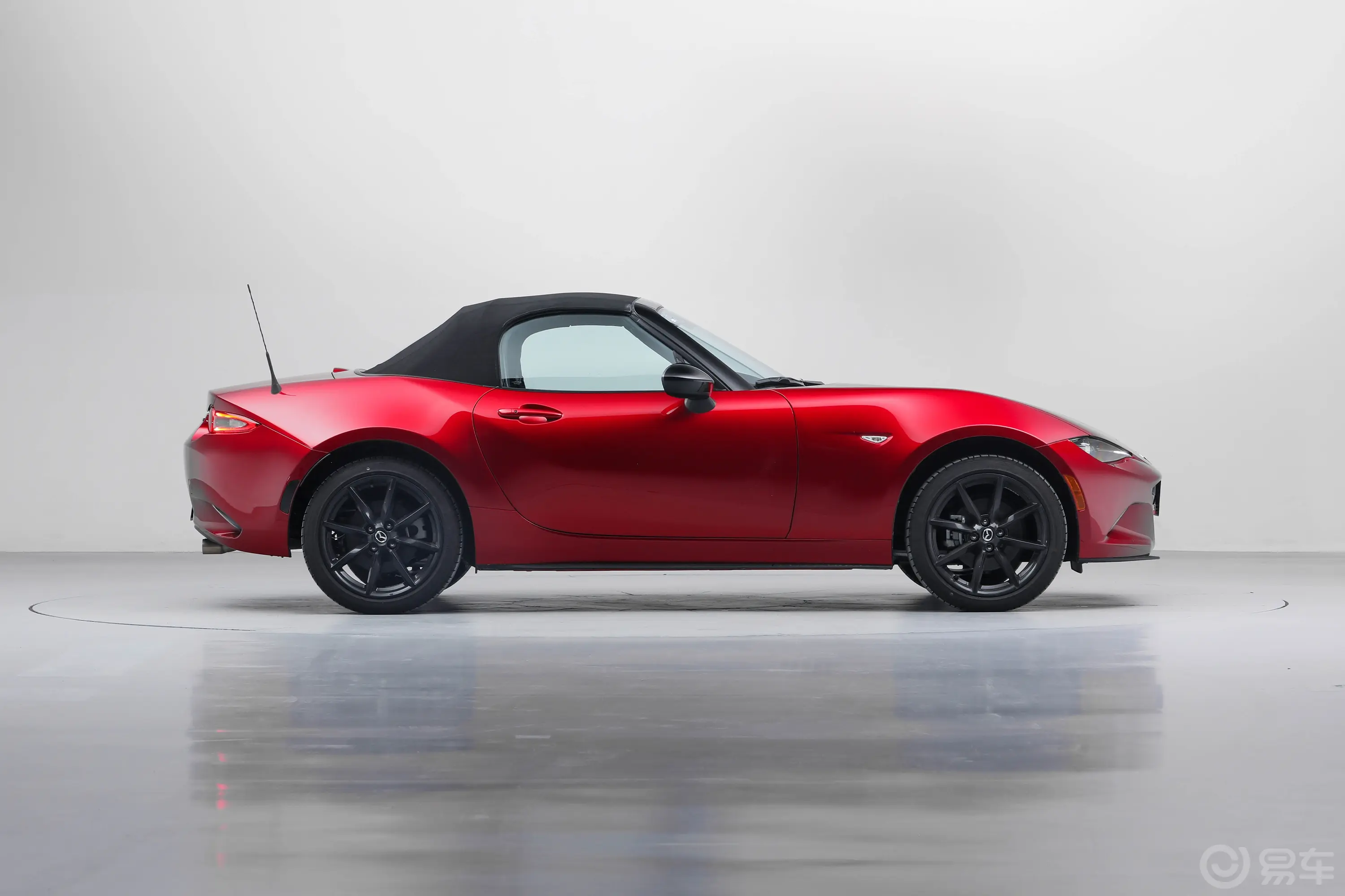 马自达MX-5MIATA SPORT 手动 软顶敞篷版正侧车头向右水平