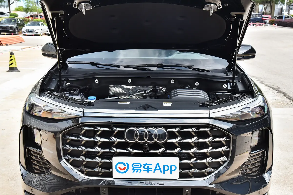 奥迪Q640 TFSI quattro Roadjet 观云型 飞骑套装 7座发动机舱整体