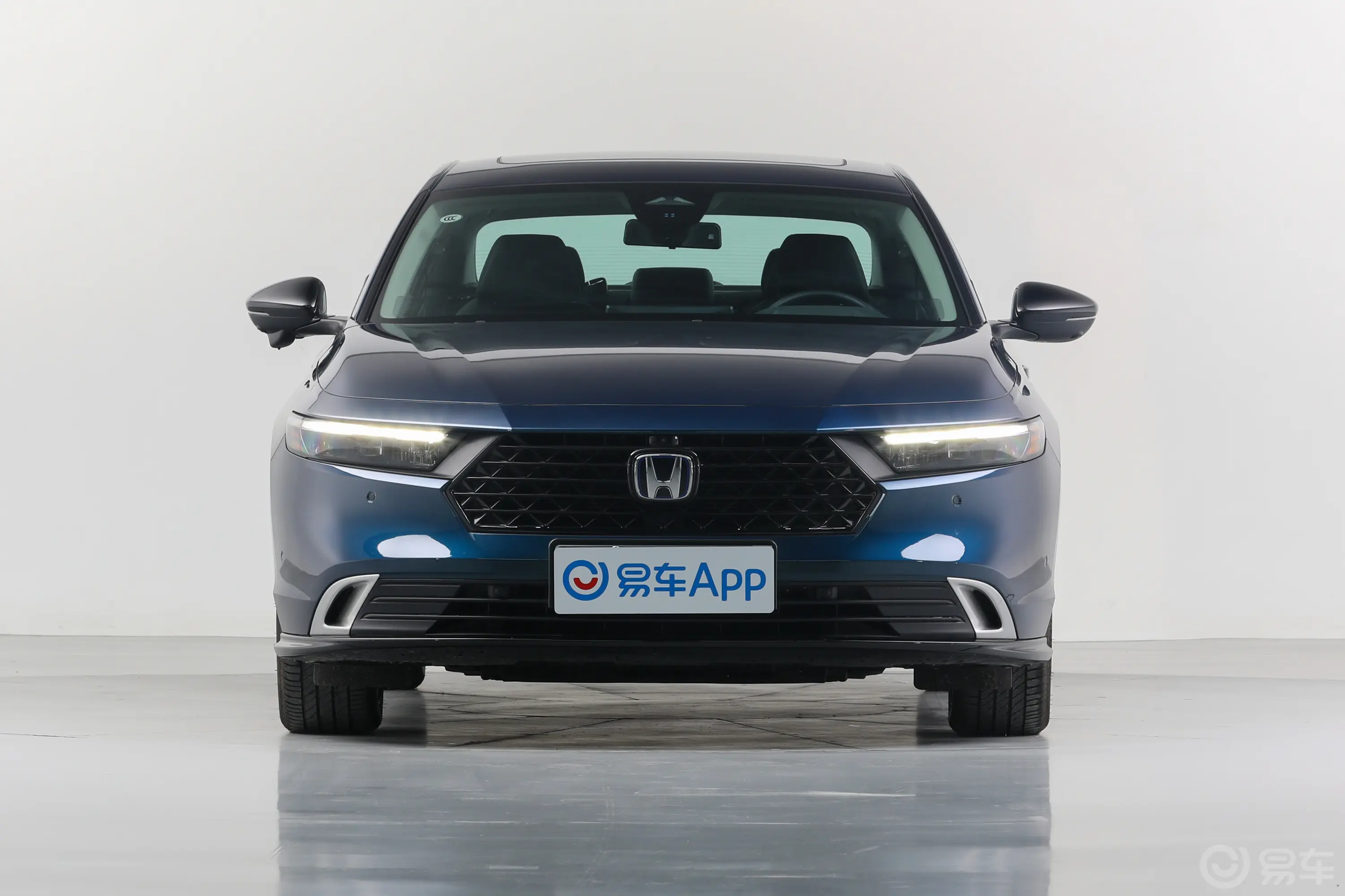 雅阁 e:PHEV2.0L 82km 旗舰版正前水平