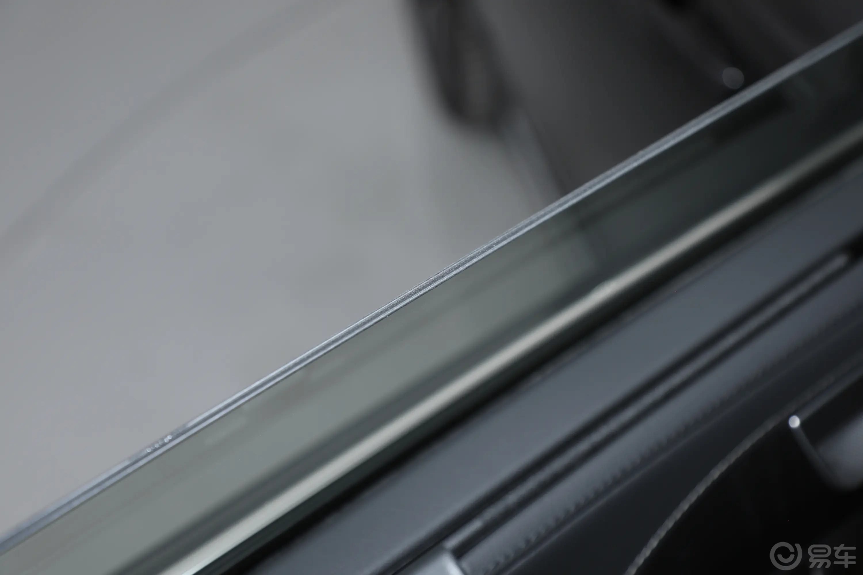 沃尔沃XC90新能源T8 62km 长续航智尊豪华版后排玻璃材质特写