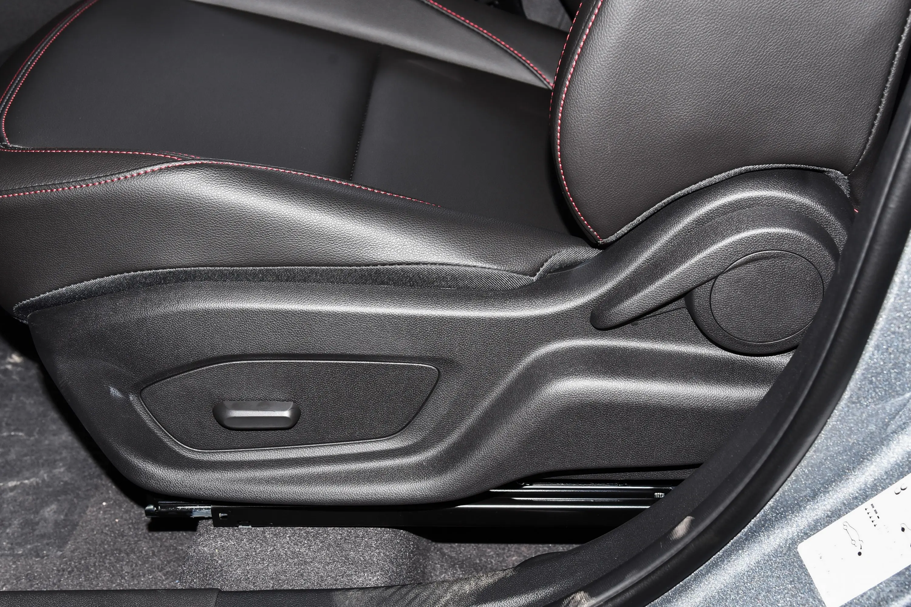 创酷RS 1.5T CVT 酷Max主驾座椅调节