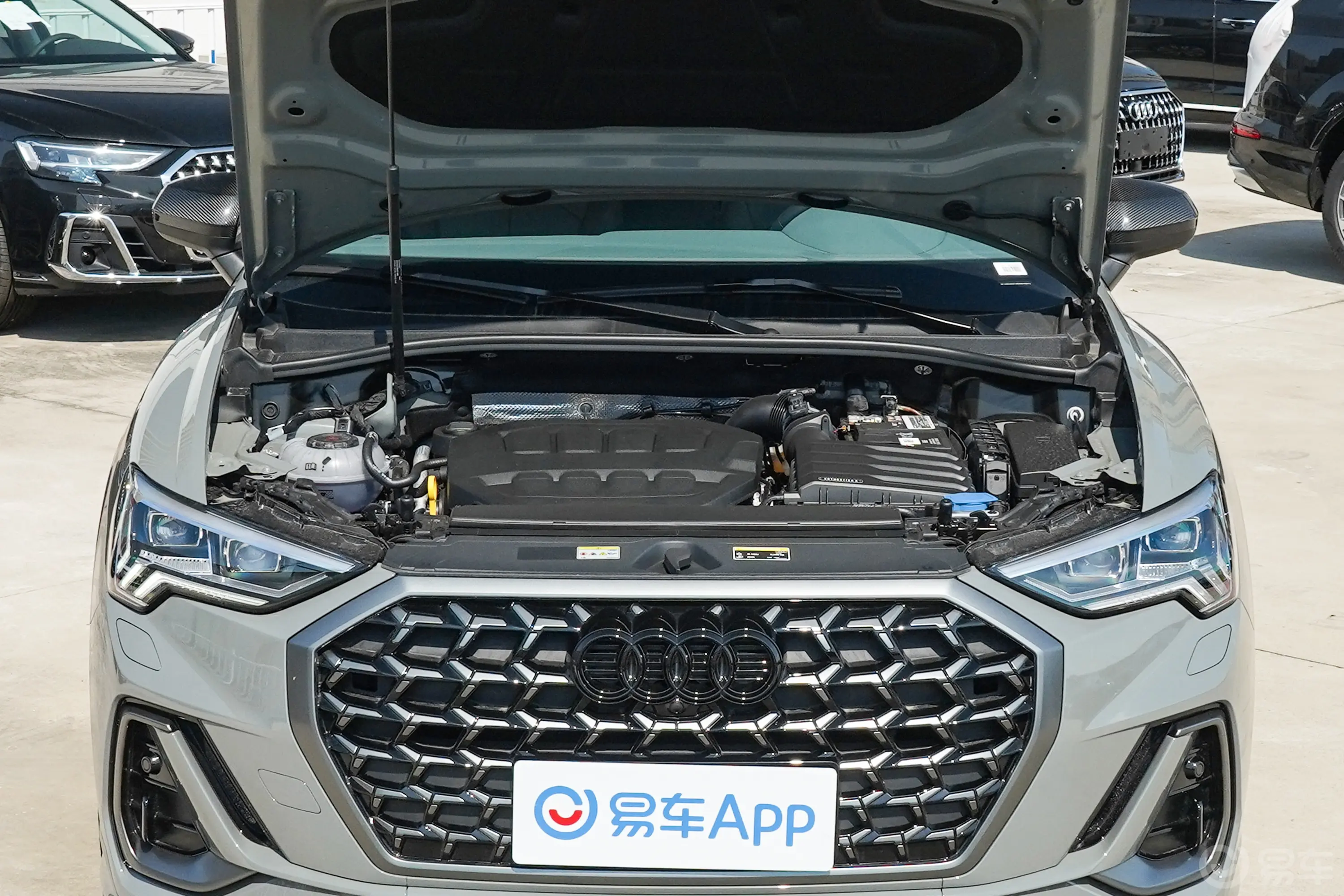 奥迪Q340 TFSI 时尚动感型上市版发动机舱整体