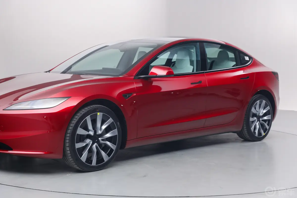 Model 3713km 长续航全轮驱动版外观细节