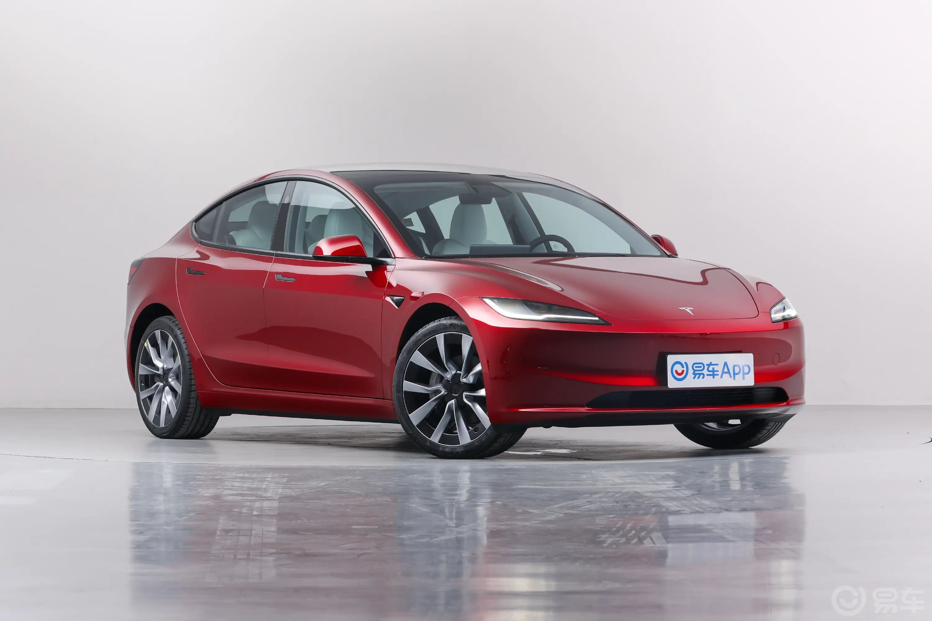 Model 3713km 长续航全轮驱动版正侧车头向右水平