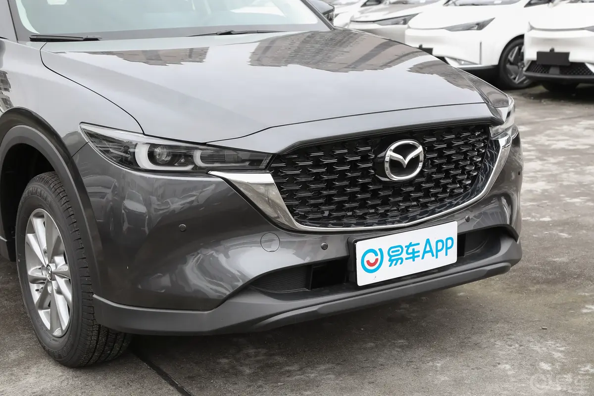 马自达CX-52.0L 两驱智尚型前格栅侧俯拍