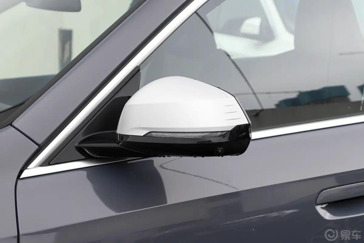 宝马iX1xDrive30L X设计套装主驾驶后视镜背面