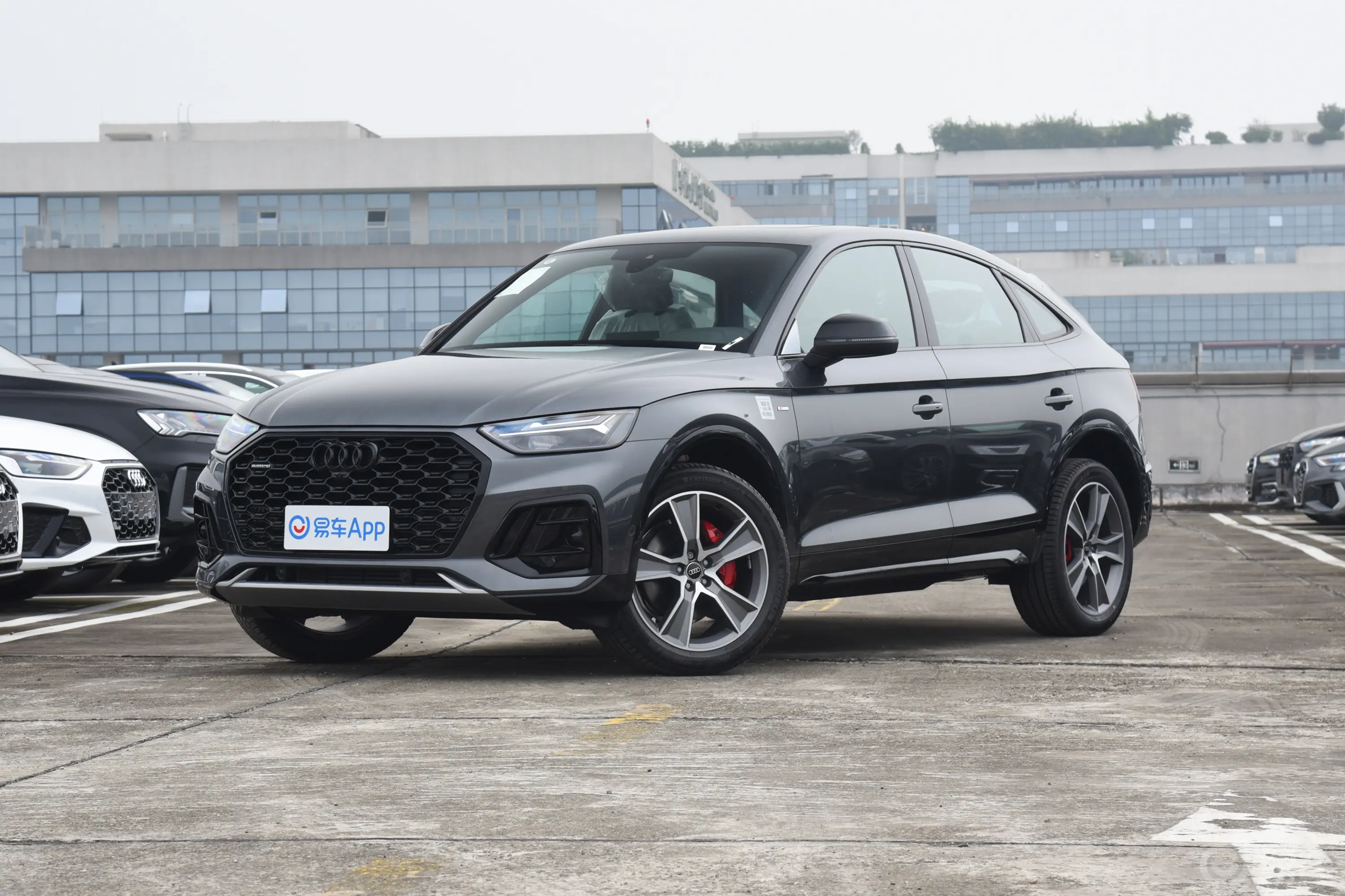 奥迪Q5L Sportback40 TFSI 豪华型侧前45度车头向左水平