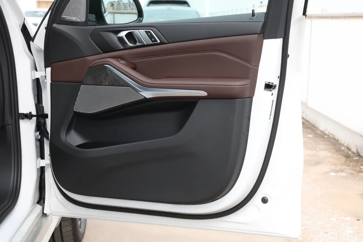 宝马X5xDrive30Li 尊享型M运动套装副驾驶位