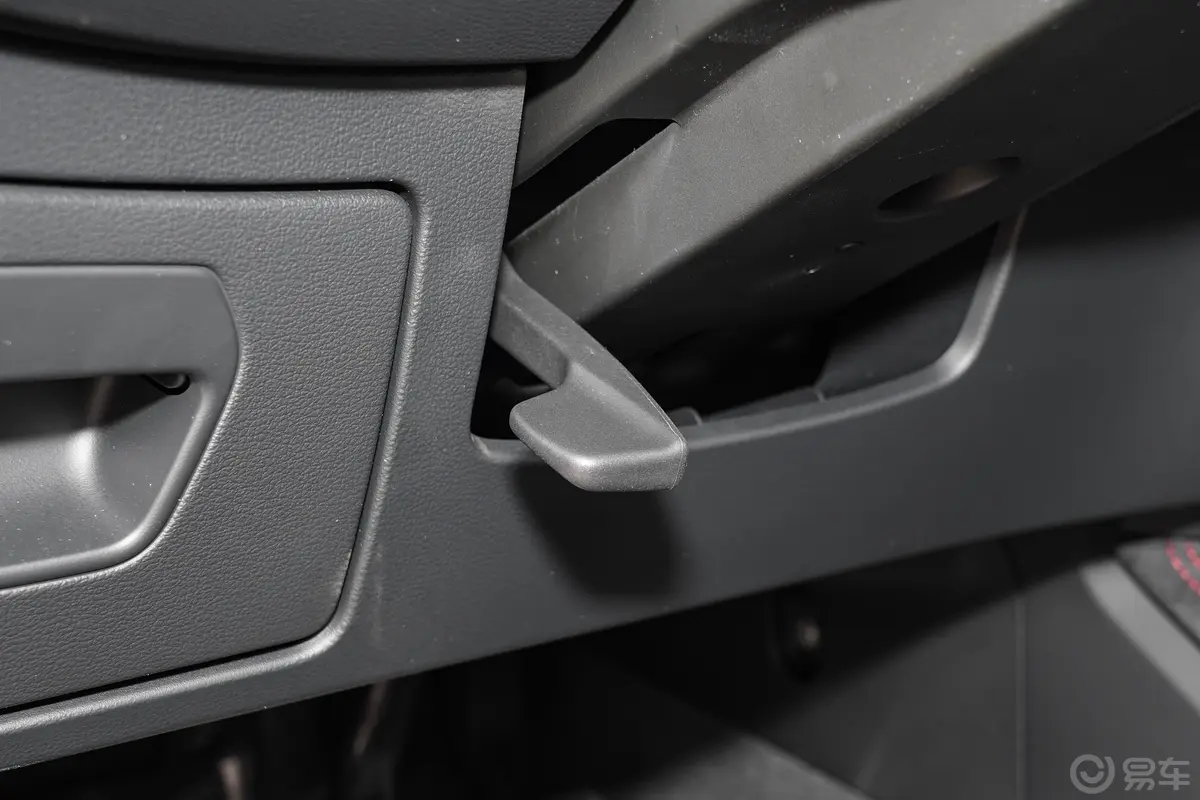 奥迪S72.9T Sportback 竞技限量版方向盘调节