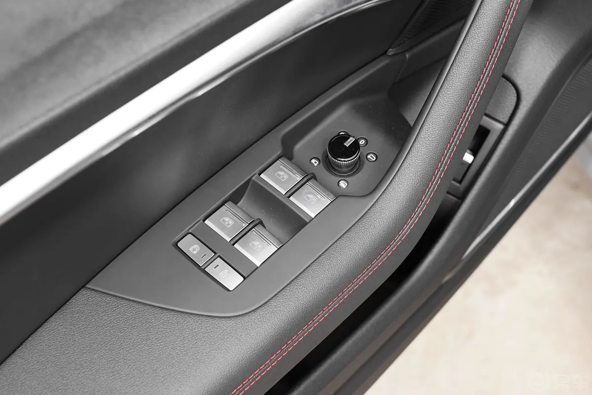 奥迪S72.9T Sportback 竞技限量版车窗调节整体