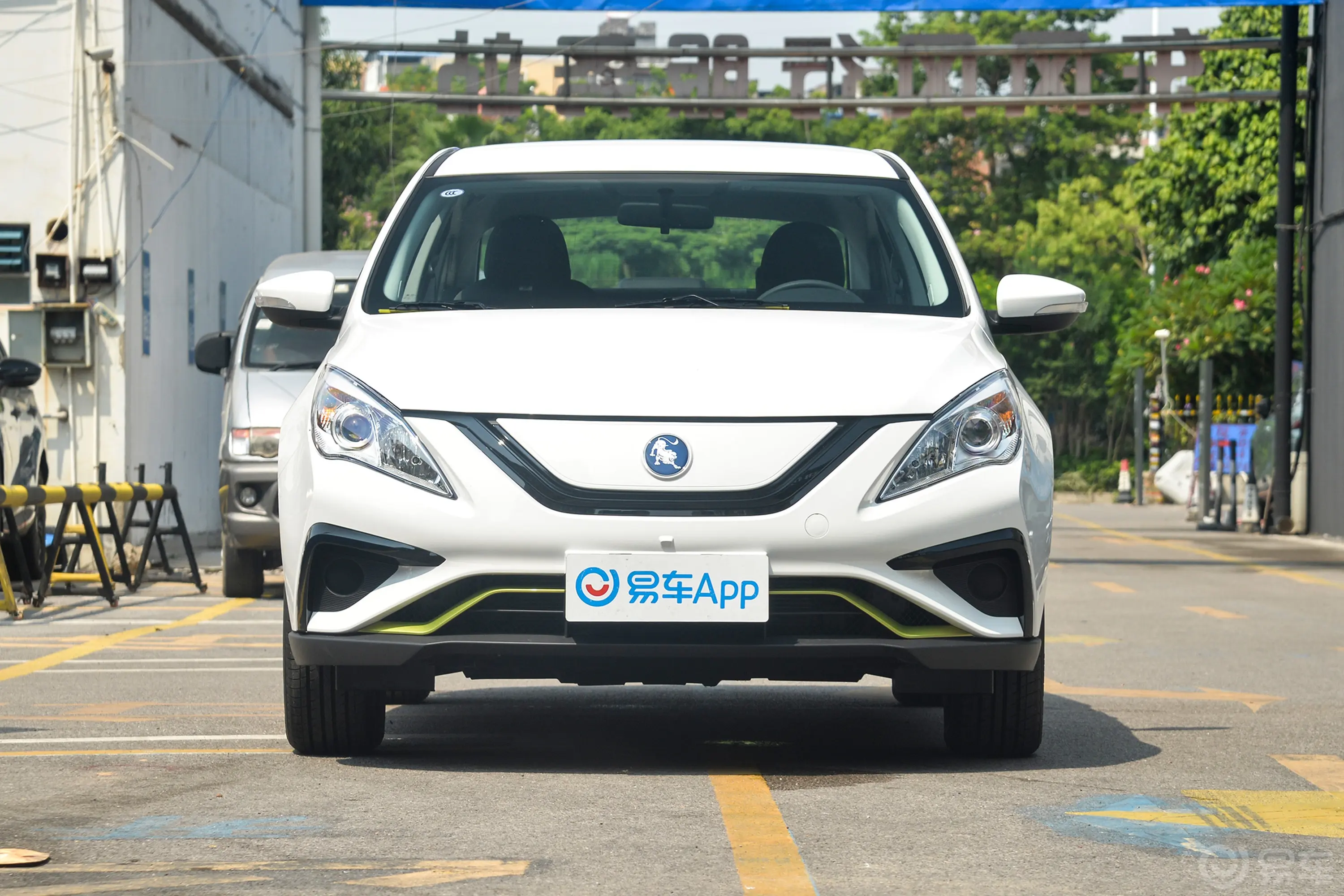 风行S50 EV410km 网约版正前水平