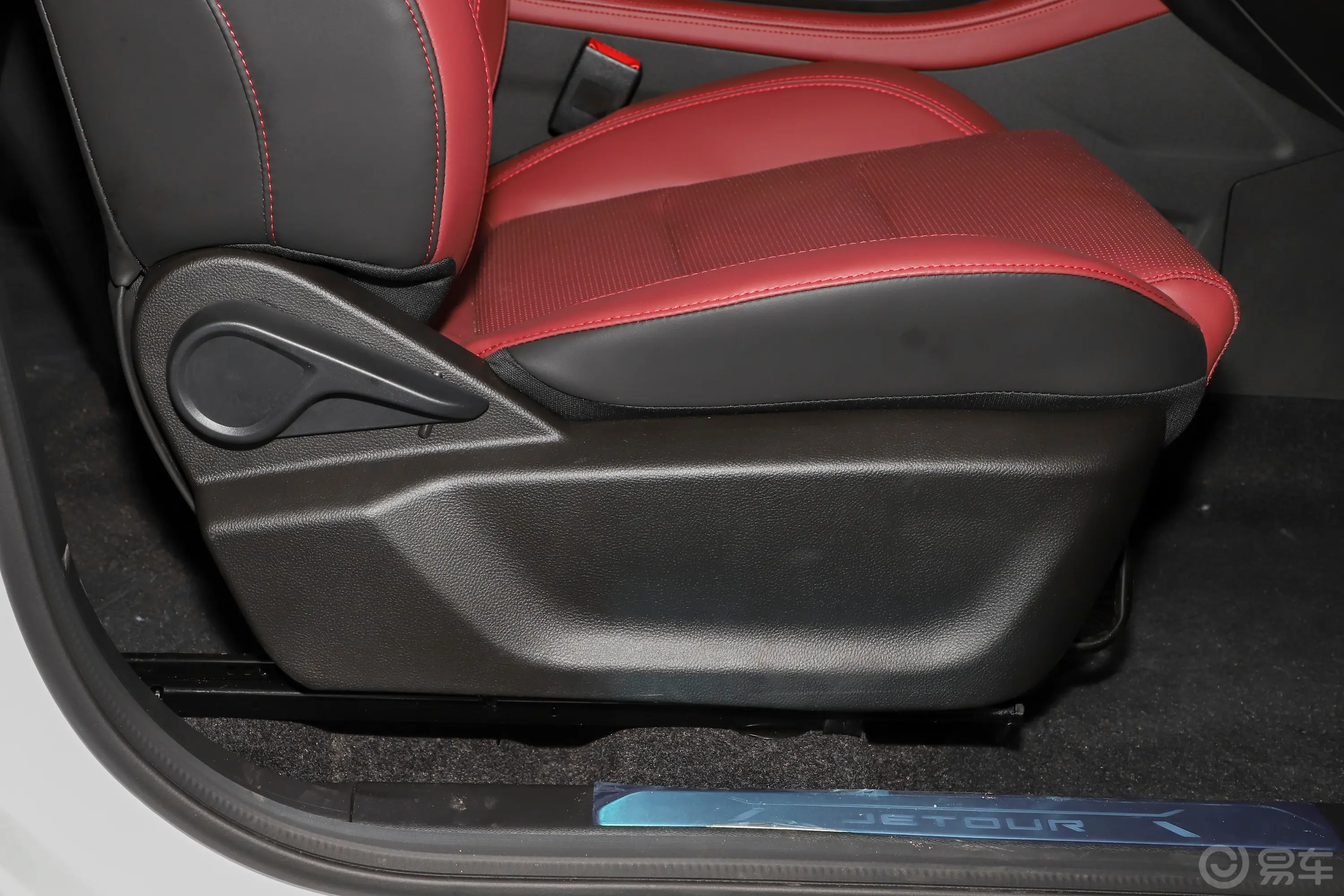 捷途X70 PLUS1.5T CVT自强MAX 5座副驾座椅调节