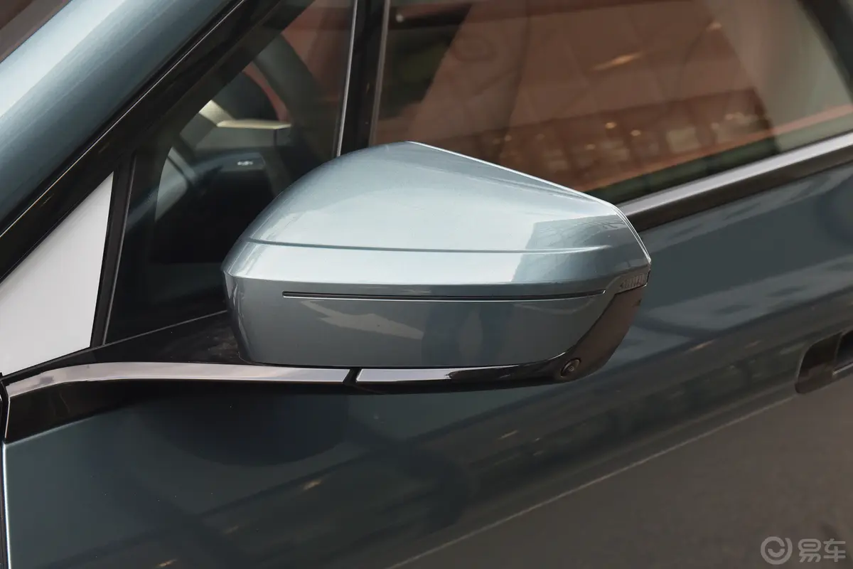 宝马iX改款 xDrive50主驾驶后视镜背面