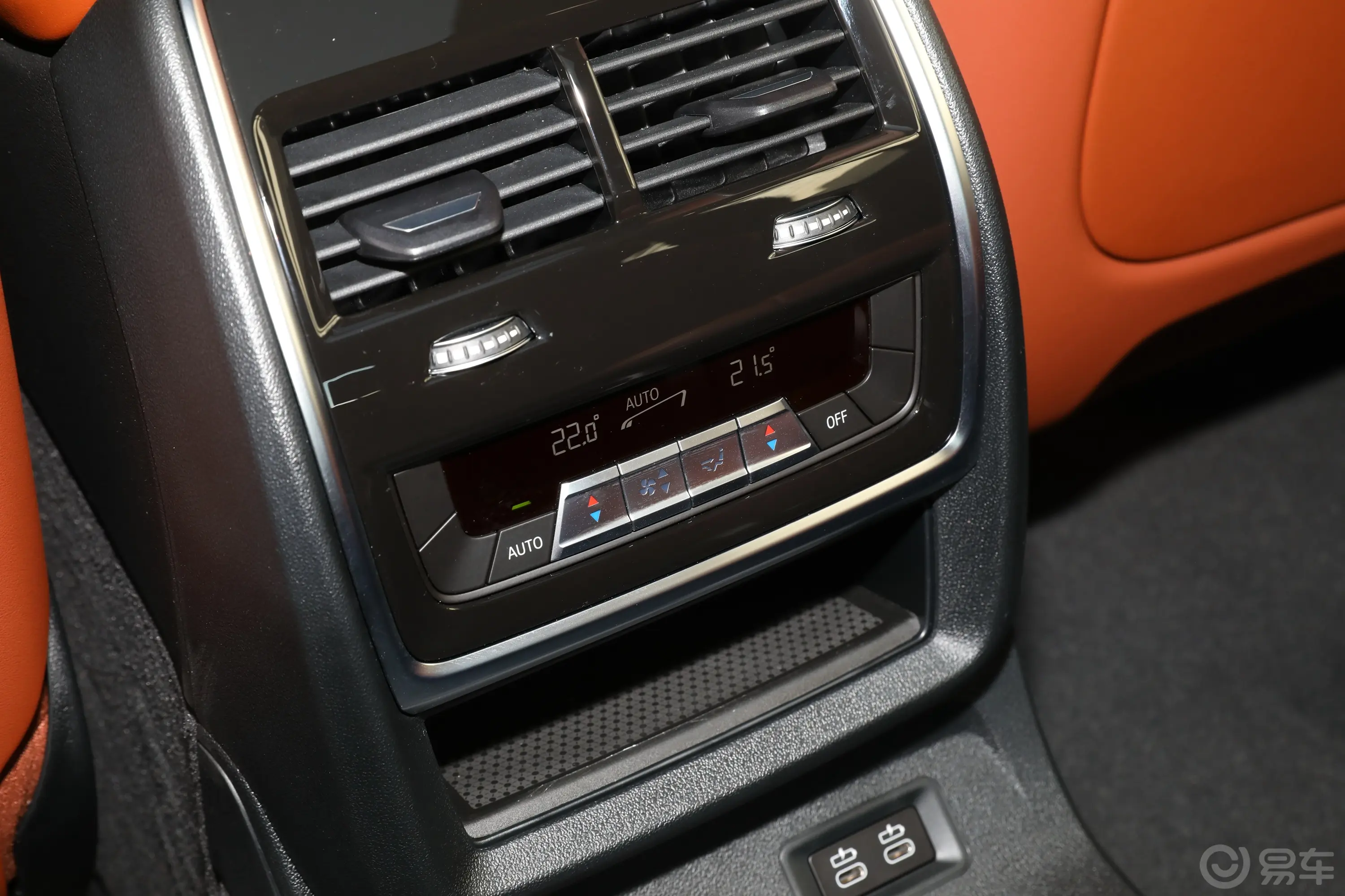 宝马X7改款 xDirve40i 尊享型M运动套装后排空调控制键