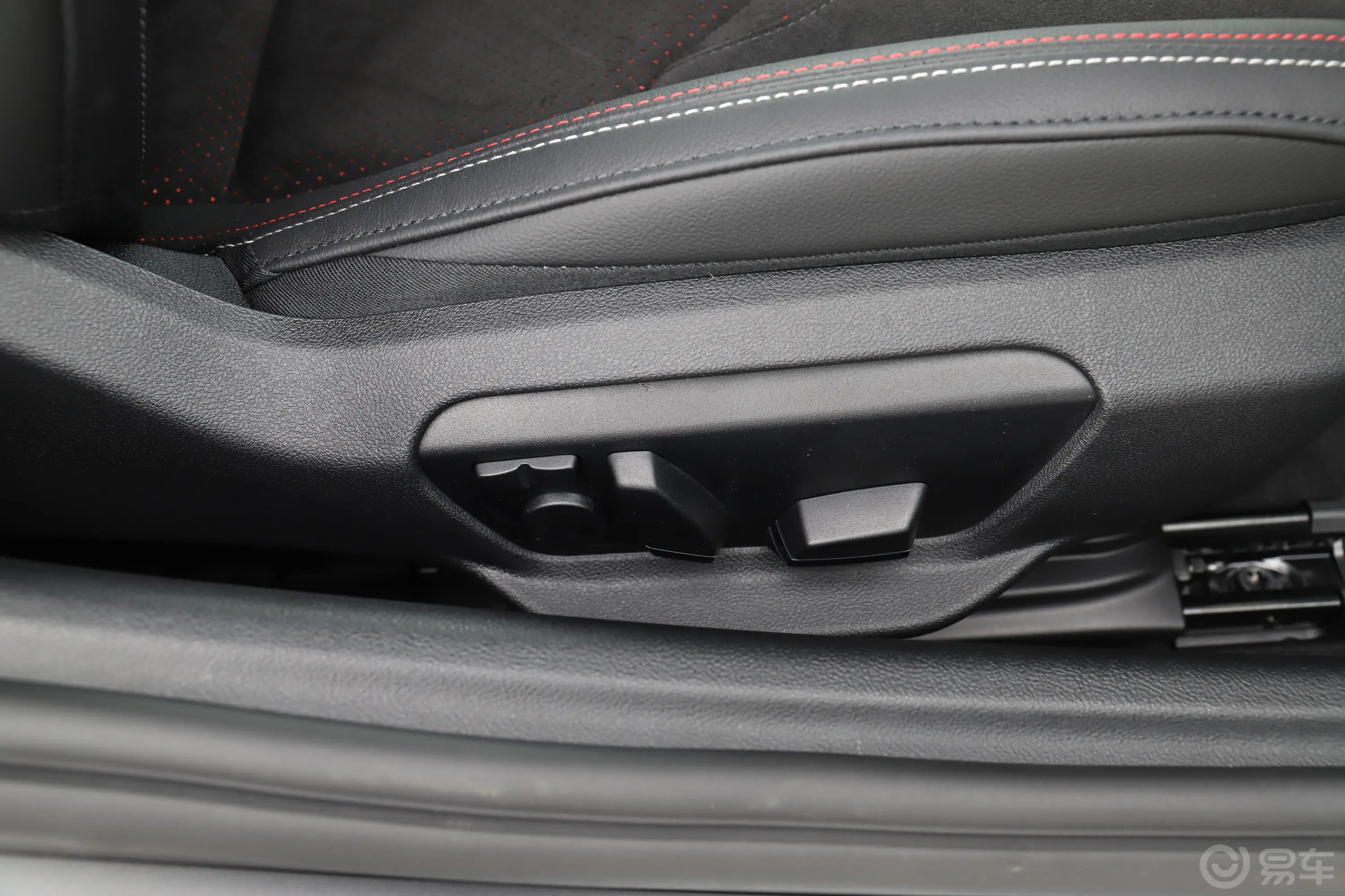 SUPRA改款 GR SUPRA 3.0T 标准型副驾座椅调节