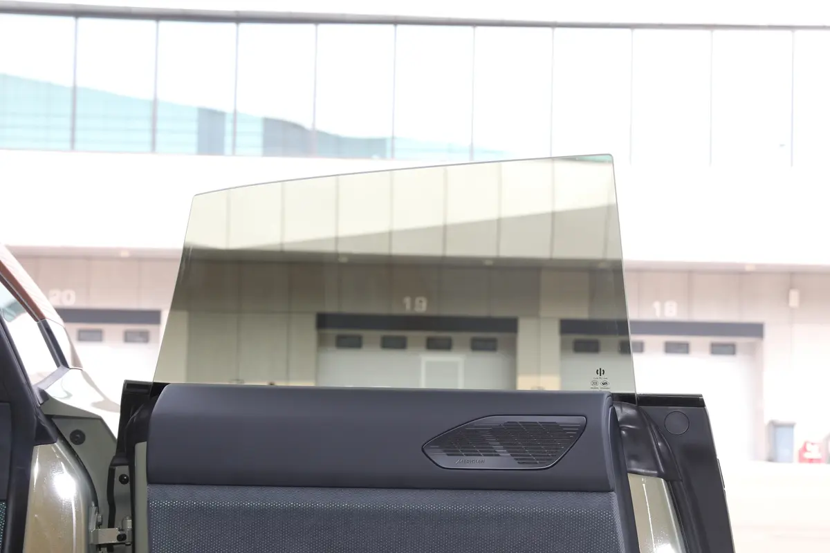 高合HiPhi Z535km 城市版 4座后排侧窗遮阳帘