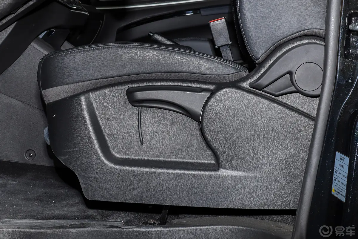 菱智M5 EV客运版 401km 豪华型 7座主驾座椅调节