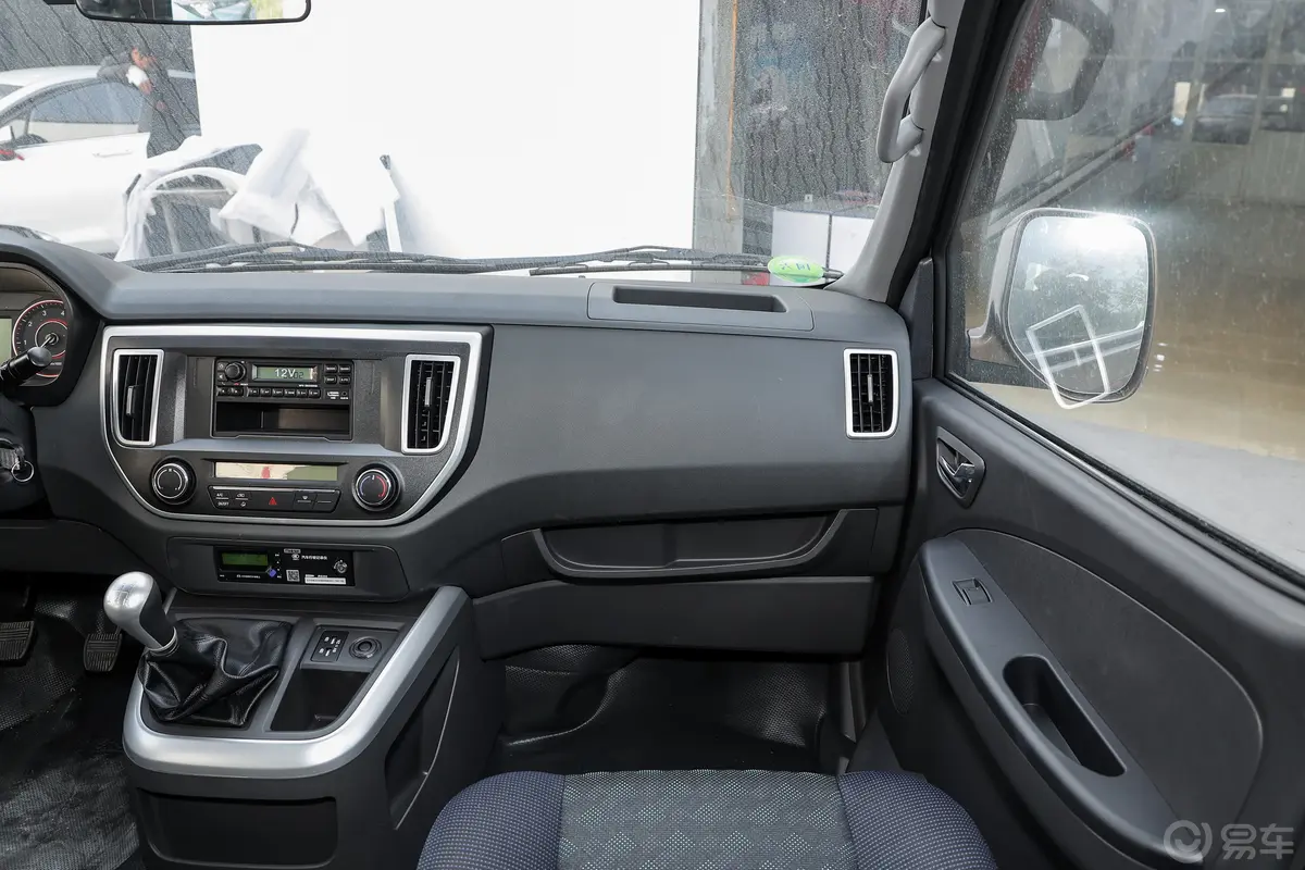 风景G5商运版  2.0L 明窗10座 汽油副驾驶位区域