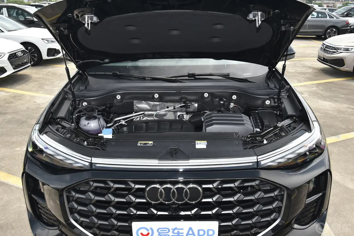 奥迪Q640 TFSI quattro 观云型 飞骑套装 7座发动机舱整体