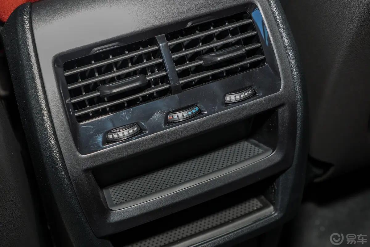 宝马X6改款 xDrive40i M运动套装后排空调控制键