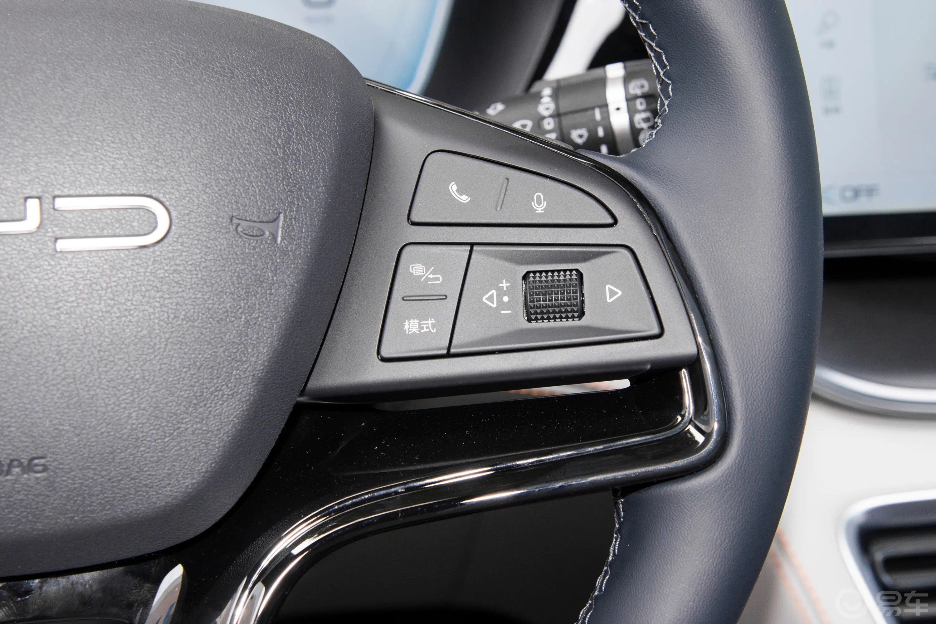 宋PLUS新能源EV 冠军版 520km 豪华型右侧方向盘功能按键