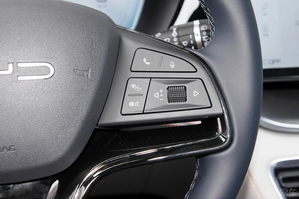 宋PLUS新能源EV 冠军版 520km 豪华型右侧方向盘功能按键
