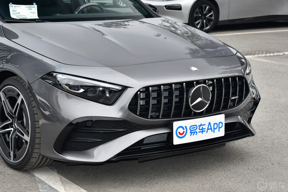 奔驰A级 AMG(进口)AMG A 35 4MATIC前格栅侧俯拍